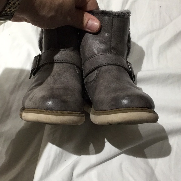Girls taupe boots 9.5 worn once edgy look - Picture 5 of 11
